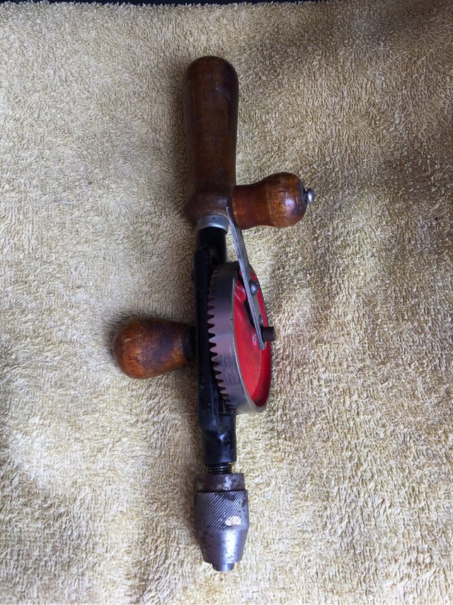 Taladro manual antiguo