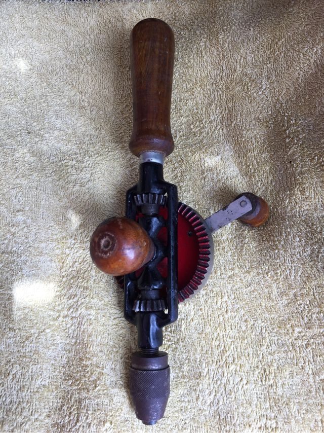 Taladro manual antiguo