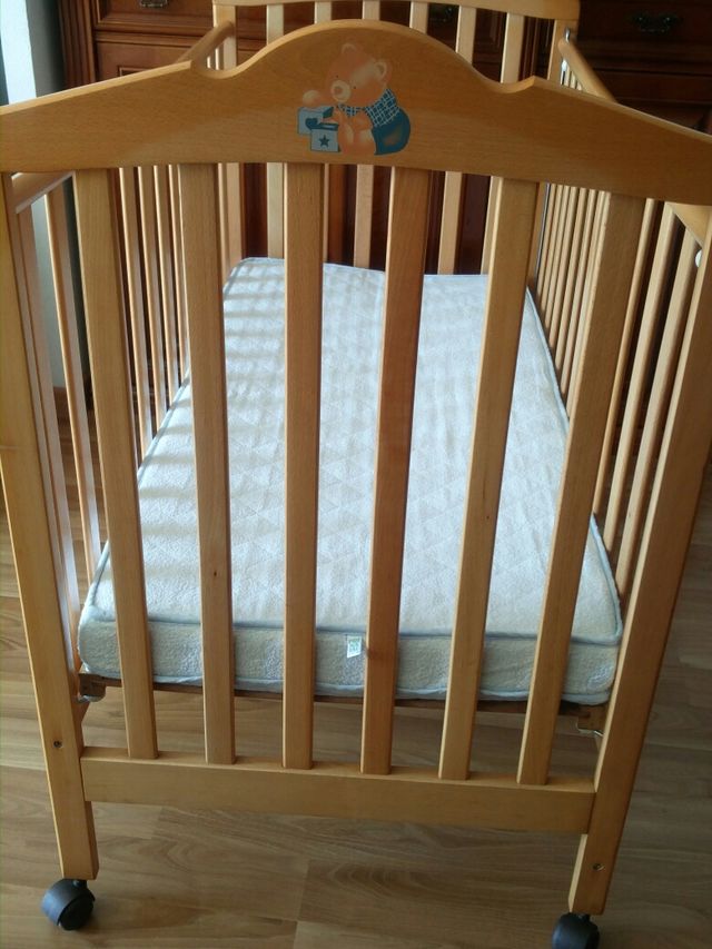 Cuna bebé de madera y colchón