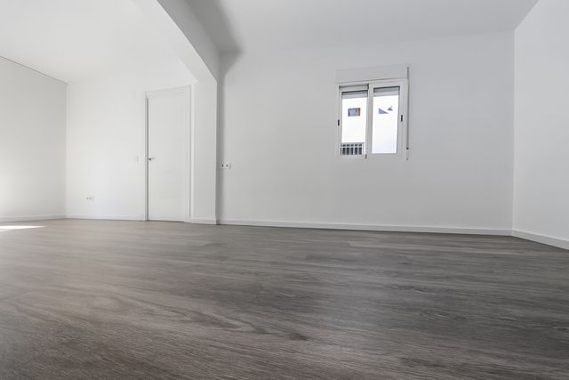 INSTALACIÓN DE TARIMA · HOGARES ACOGEDORES