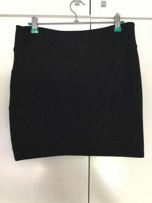 Falda tubo negra stradivarius