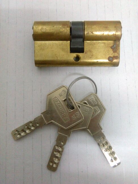 Bombillo para puerta de seguridad.