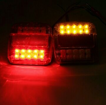 Fanali posteriori a LED.