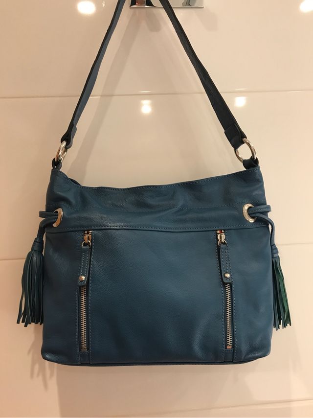 Bolso de piel color azul plomo