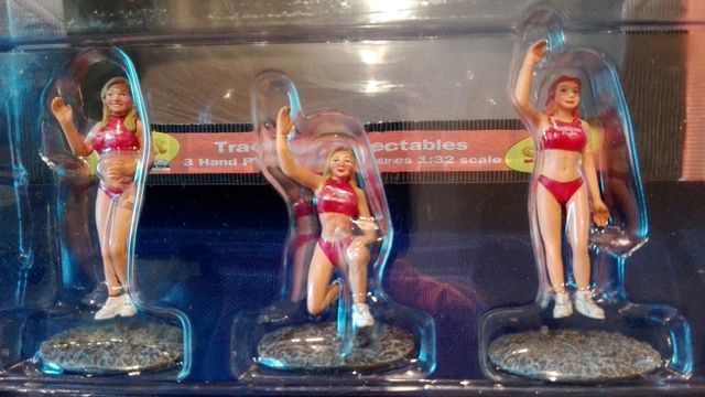 3 animadoras figuras 1:32 para maquetas