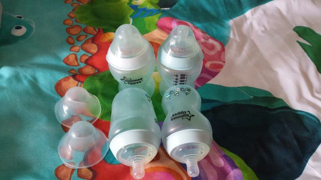 4 Biberones Tommee Tippee