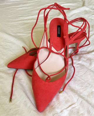 Zapatos rojos mujer MANGO de segunda mano por 10 EUR en Tomares en WALLAPOP