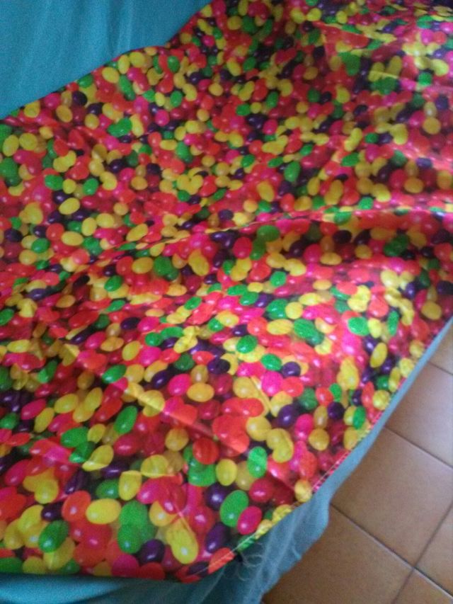 Mantel muy colorido de tela