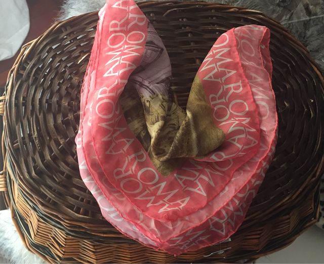 Fular 100 % seda de Moschino