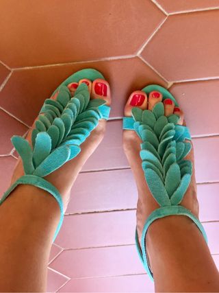 Sandalias tacón turquesa Blanco Talla 36 de segunda mano por 9,99 EUR en La  Araña en WALLAPOP