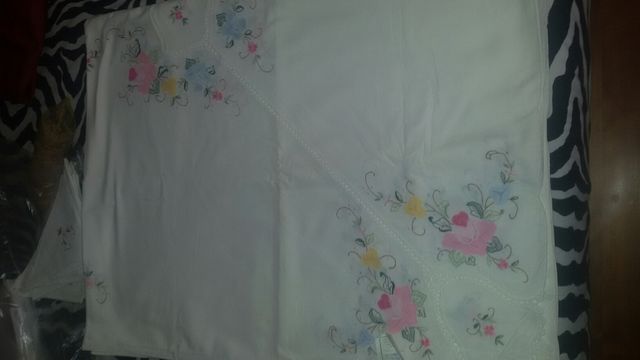 MANTELERIA BORDADA A MANO Y NUMERADA