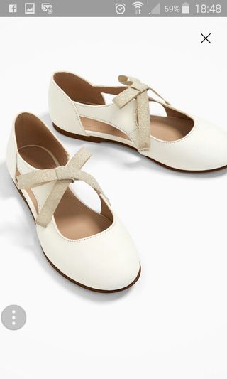 IDEAL PARA COMUNION Zapato piel beig de Zara Kids de segunda mano por 5 EUR  en Castro-Urdiales en WALLAPOP