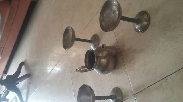 tetera y tres copas
