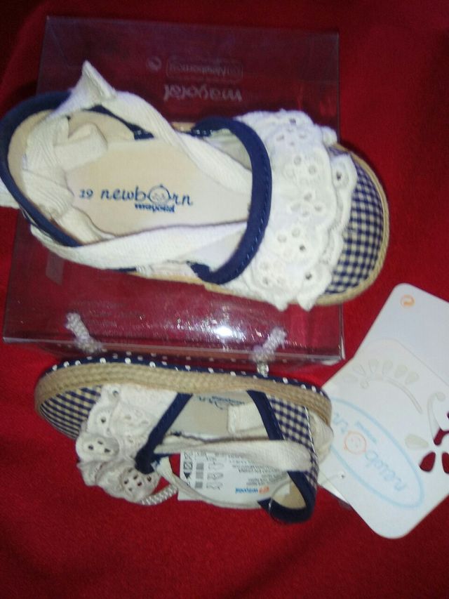 NUEVOS A ESTRENAR. ZAPATOS FIRMA MAYORAL, TALLA 19