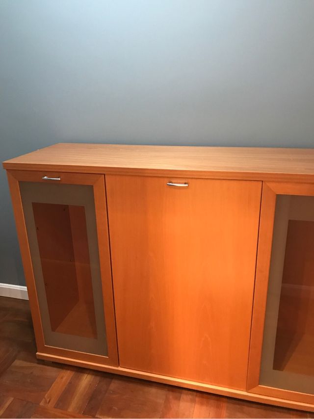 Aparador color cerezo de segunda mano por 280 € en Madrid en WALLAPOP Aparador color cerezo de segunda mano por 280 € en Madrid en WALLAPOP