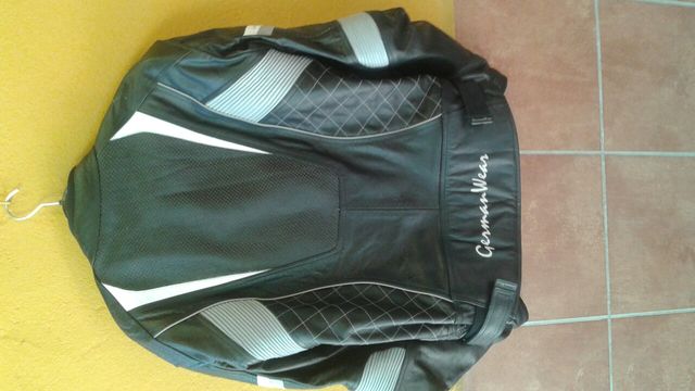 chaqueta piel con protecciones moto