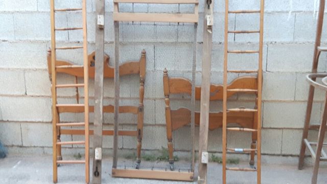 cuna de madera muy antigua completa