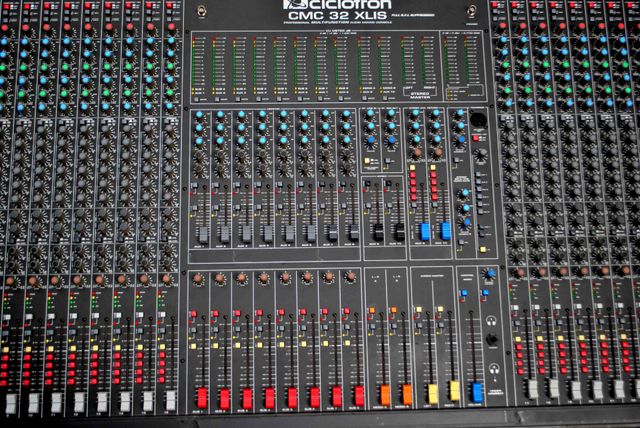 Mesa de mezclas 32 canales