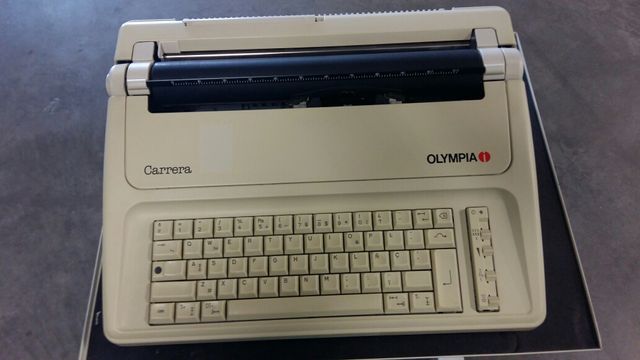 Máquina escribir electrónica Olympia Carrera