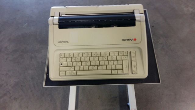 Máquina escribir electrónica Olympia Carrera