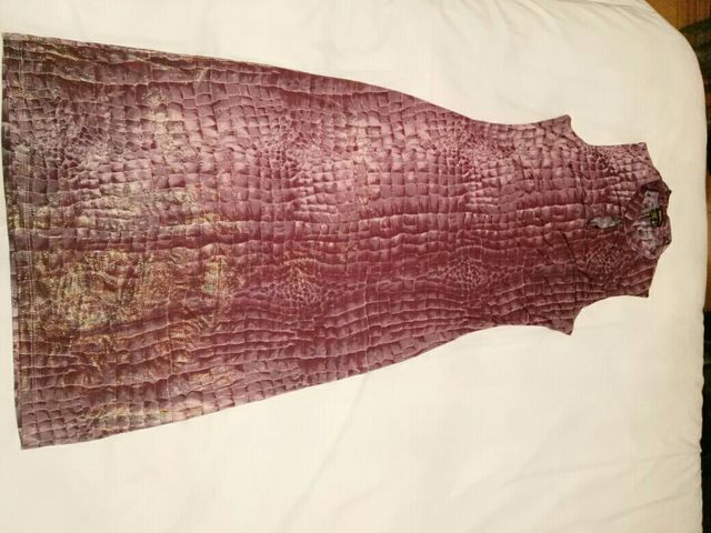 vestido lila con brillos