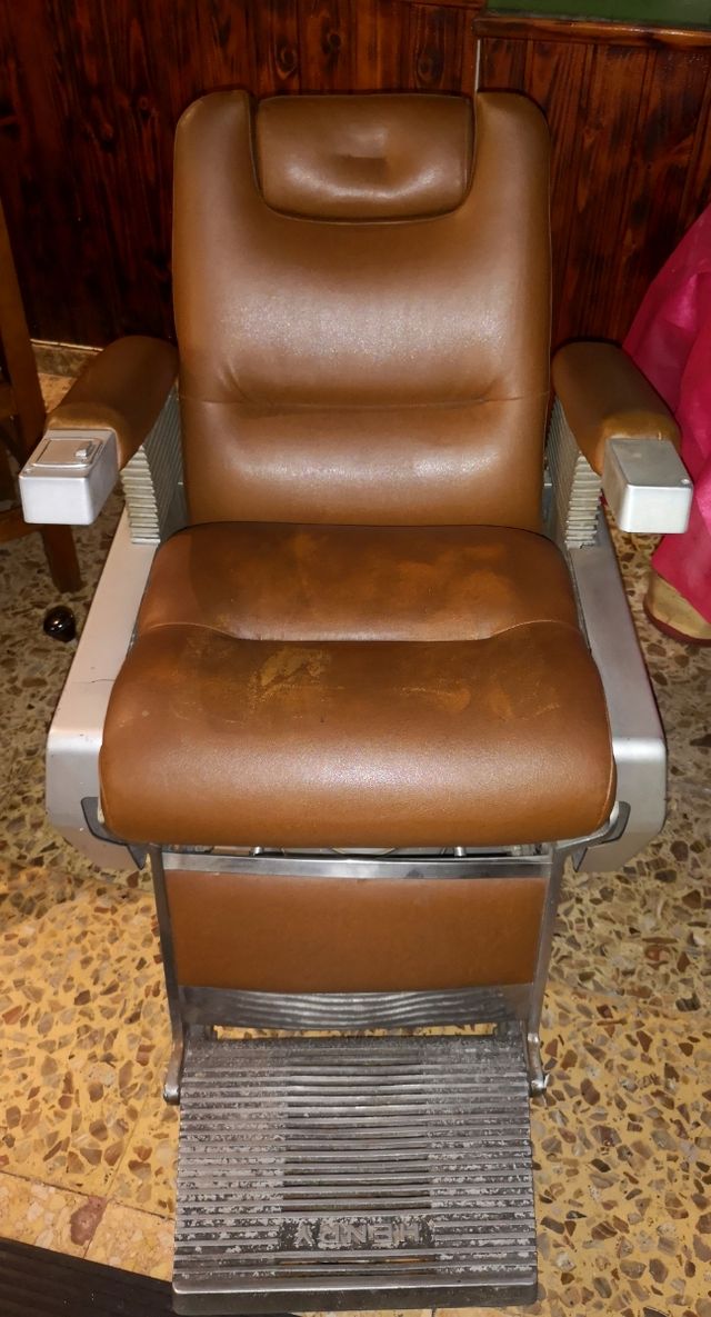 Sillón de barberia marca Henry