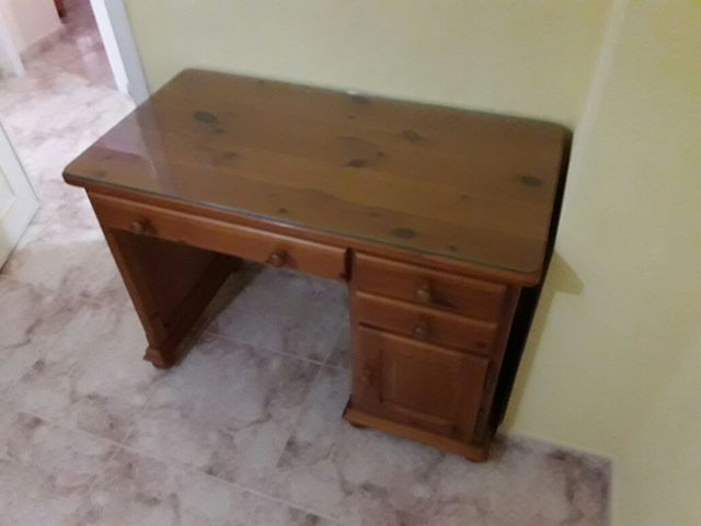 vendo Escritorio de madera 109x57x78 cm
