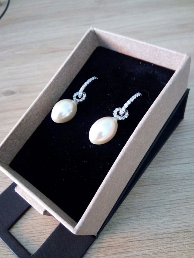 Pendientes de perla i brillantes