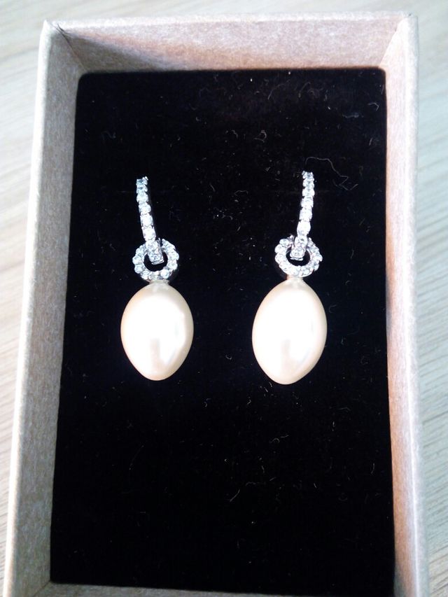 Pendientes de perla i brillantes