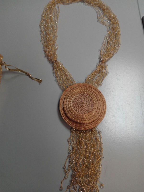 Collar oro vegetal hecho a mano