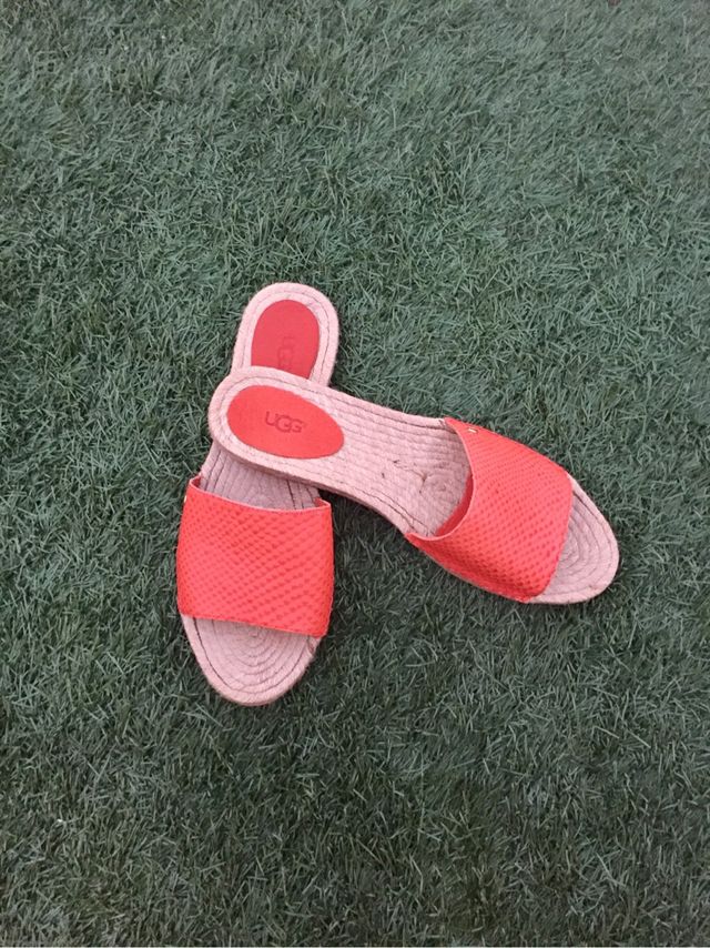 Sandalias UGG coral