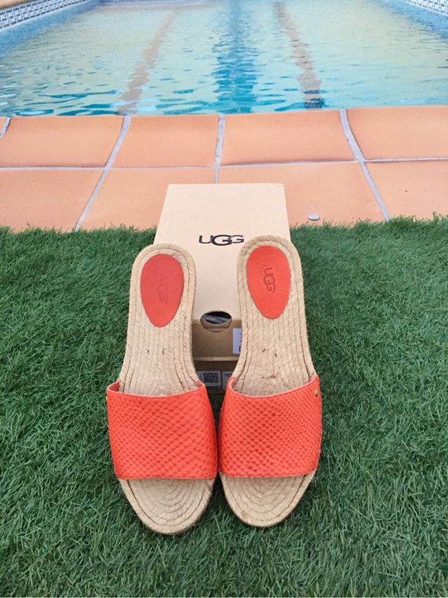 Sandalias UGG coral