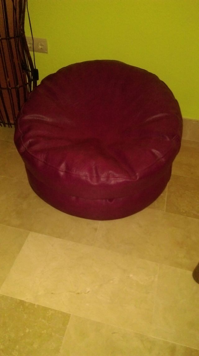 Sillón puff color fucsia