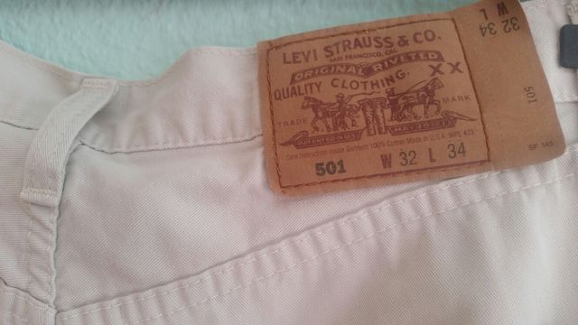 Pantalón Levis 501 w32 beig
