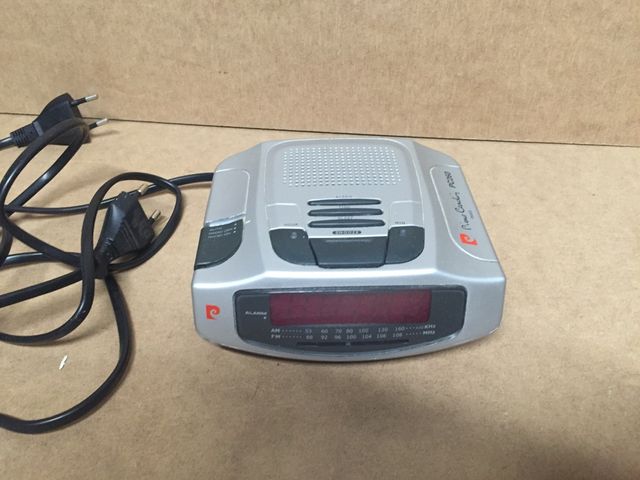 Reloj despertador mesita