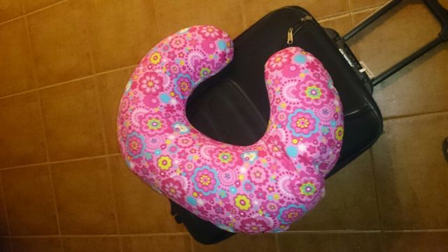 Cojin marca tuctuc, para dar el bibi al peque