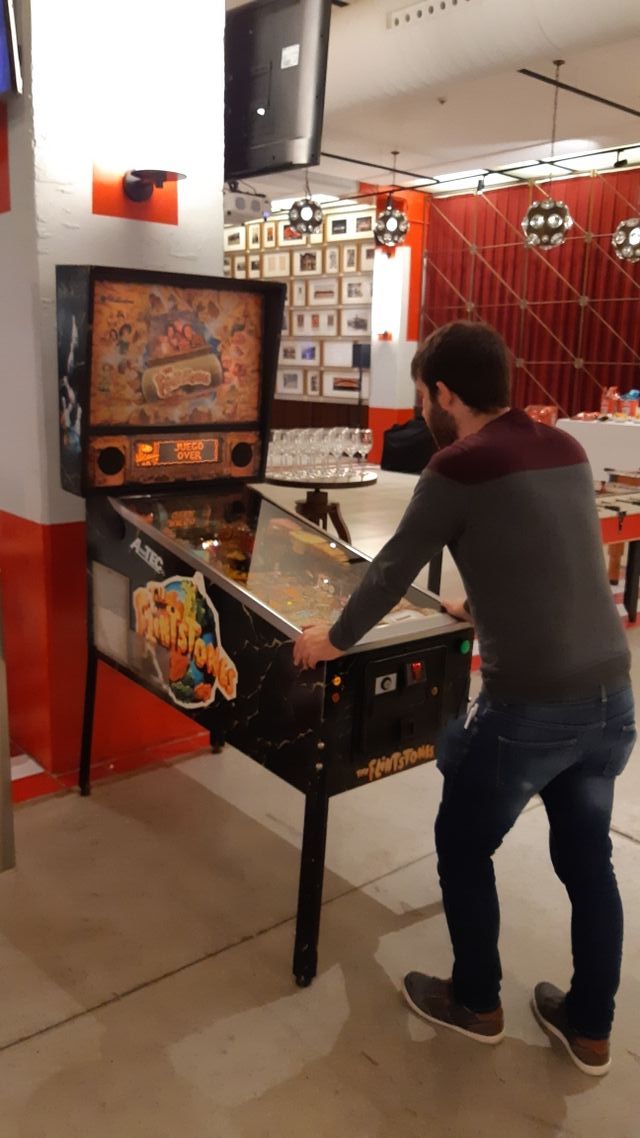 ALQUILER DE FUTBOLINES -- PINBALL -- MAQ. ARCADEL