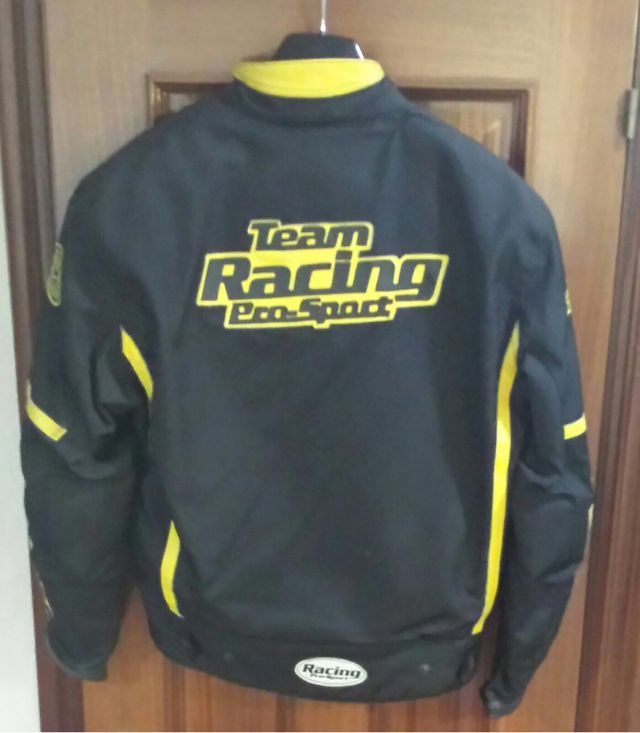 Chaqueta moto con protecciones