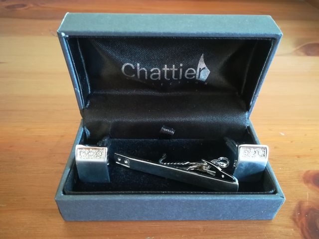 Gemelos y pasador de corbata