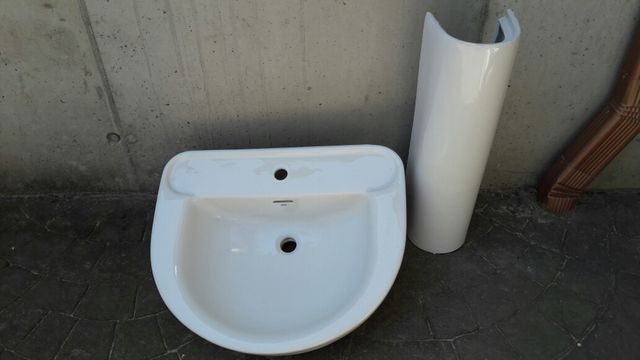 Lavabo Gala modelo Marina con pie