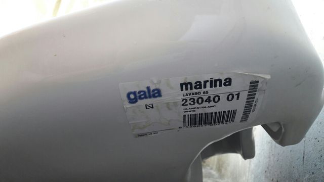 Lavabo Gala modelo Marina con pie