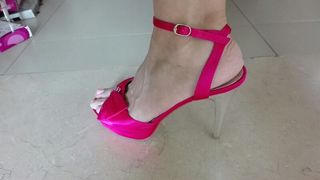Zapatos fiesta color fucsia y tacon plateado de segunda mano por 10 EUR en  Torrent en WALLAPOP