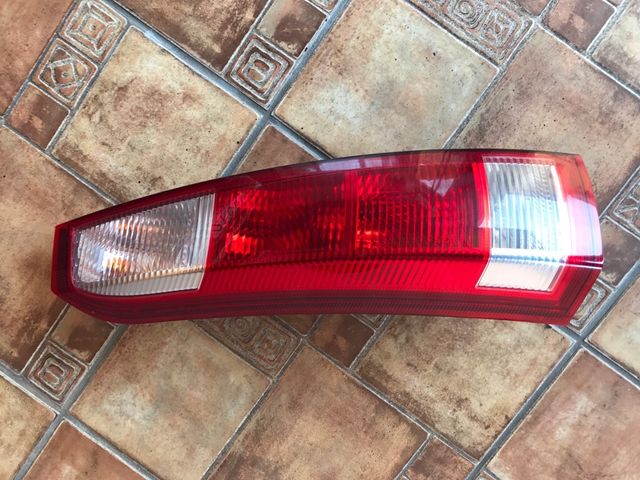 Piloto trasero izquierdo de Opel Meriva