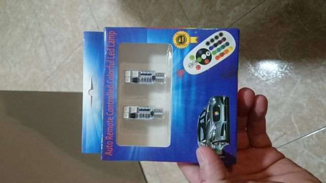 luz T10 con mando, multicolor.