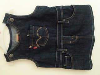 Peto vaquero bebé. LEVIS. 12 meses de segunda mano por 10 EUR en  Vitoria-Gasteiz en WALLAPOP