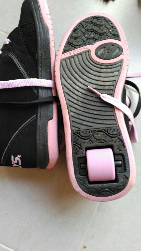 Zapatillas ruedas Hellis