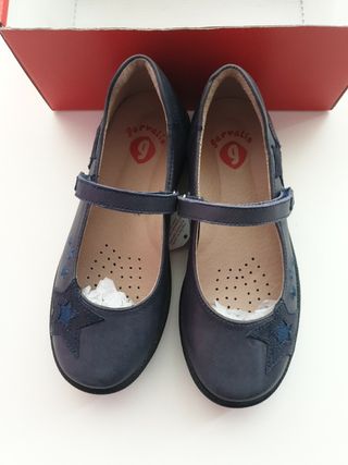 Merceditas Garvalin azul marino nuevas 31 de segunda mano por 15 EUR en  Bilbao en WALLAPOP