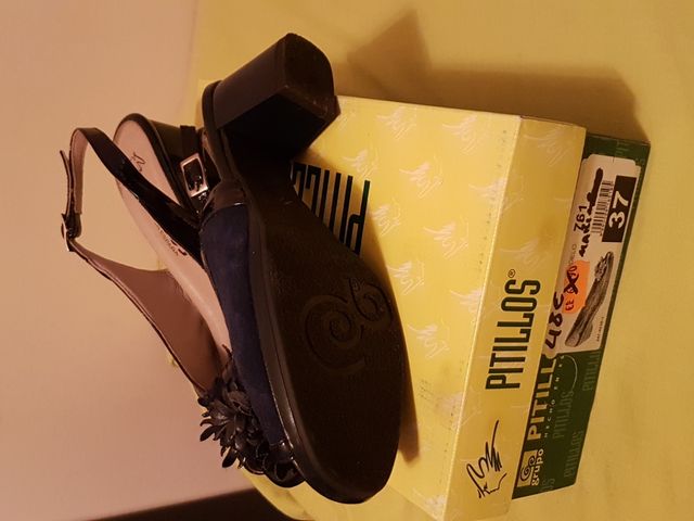 sandalias pitillos y tocado