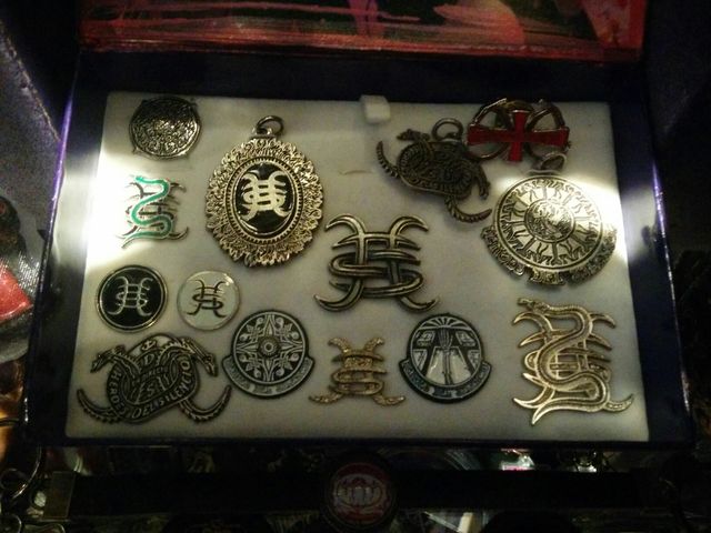 Pins y Parches - Héroes del Silencio