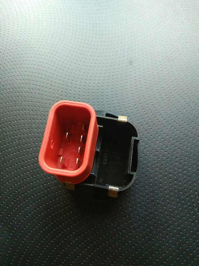 Botón elevalunas Ford Fiesta V ref 488031